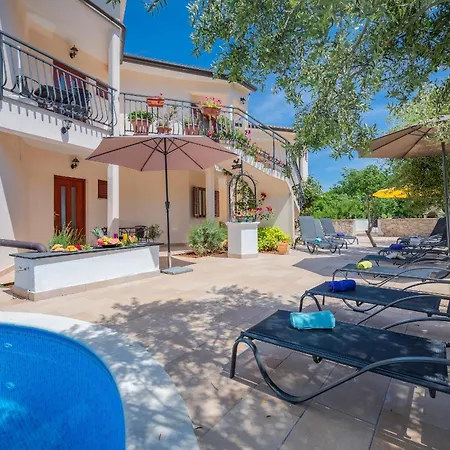 Lägenhet Family-friendly With Swimming Pool Drenje, - 23001